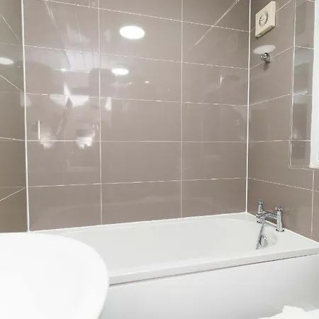 West Park House * ليدز