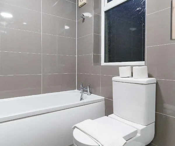 West Park House Будинок відпочинку *